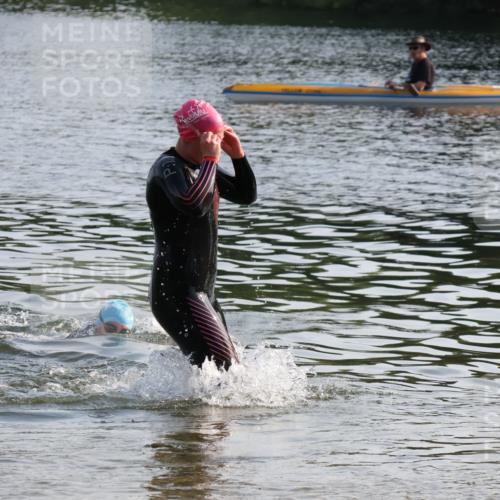 15.06.2025 - 27. Vierlanden-Triathlon Lena Gebhardt http://msf.ph/oto/8043405 15.06.2025 08:32:08 Schwimmen 178 meine-sportfotos.de