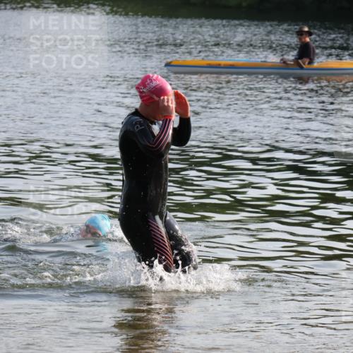 15.06.2025 - 27. Vierlanden-Triathlon Lena Gebhardt http://msf.ph/oto/8043407 15.06.2025 08:32:08 Schwimmen 178 meine-sportfotos.de