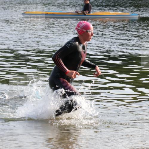 15.06.2025 - 27. Vierlanden-Triathlon Lena Gebhardt http://msf.ph/oto/8043413 15.06.2025 08:32:08 Schwimmen 178 meine-sportfotos.de