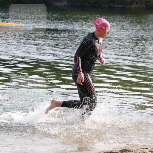 15.06.2025 - 27. Vierlanden-Triathlon Lena Gebhardt http://msf.ph/oto/8043415 15.06.2025 08:32:09 Schwimmen 178 meine-sportfotos.de