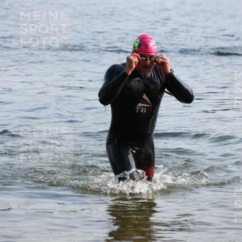 15.06.2025 - 27. Vierlanden-Triathlon Lena Gebhardt http://msf.ph/oto/8043424 15.06.2025 08:32:16 Schwimmen 50, 188 meine-sportfotos.de