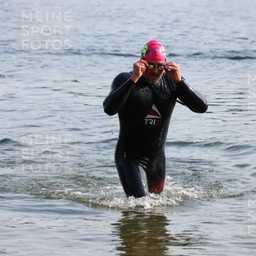 15.06.2025 - 27. Vierlanden-Triathlon Lena Gebhardt http://msf.ph/oto/8043427 15.06.2025 08:32:16 Schwimmen 50, 188 meine-sportfotos.de