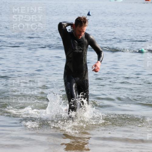 15.06.2025 - 27. Vierlanden-Triathlon Lena Gebhardt http://msf.ph/oto/8043432 15.06.2025 08:32:18 Schwimmen 50, 188 meine-sportfotos.de