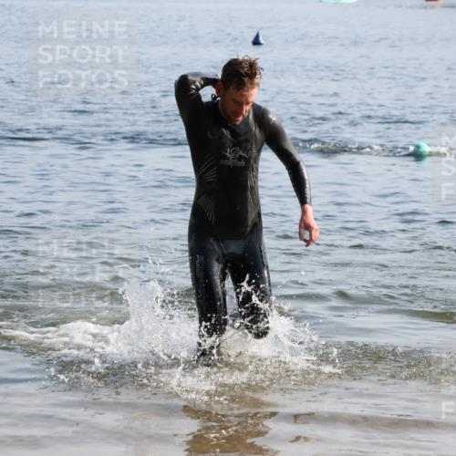 15.06.2025 - 27. Vierlanden-Triathlon Lena Gebhardt http://msf.ph/oto/8043434 15.06.2025 08:32:18 Schwimmen 50, 188 meine-sportfotos.de