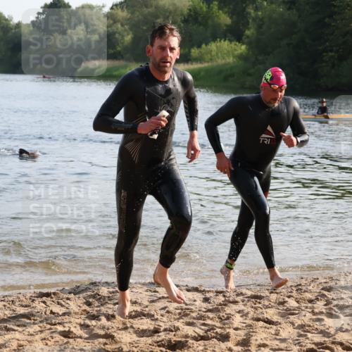 15.06.2025 - 27. Vierlanden-Triathlon Lena Gebhardt http://msf.ph/oto/8043446 15.06.2025 08:32:20 Schwimmen 50, 188 meine-sportfotos.de