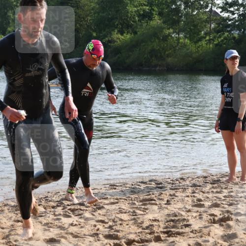 15.06.2025 - 27. Vierlanden-Triathlon Lena Gebhardt http://msf.ph/oto/8043448 15.06.2025 08:32:21 Schwimmen 50, 188 meine-sportfotos.de