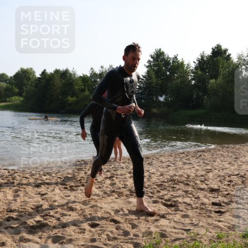 15.06.2025 - 27. Vierlanden-Triathlon Lena Gebhardt http://msf.ph/oto/8043450 15.06.2025 08:32:22 Schwimmen 14, 50, 188 meine-sportfotos.de