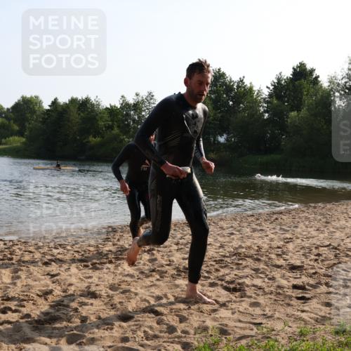 15.06.2025 - 27. Vierlanden-Triathlon Lena Gebhardt http://msf.ph/oto/8043452 15.06.2025 08:32:22 Schwimmen 14, 50, 188 meine-sportfotos.de