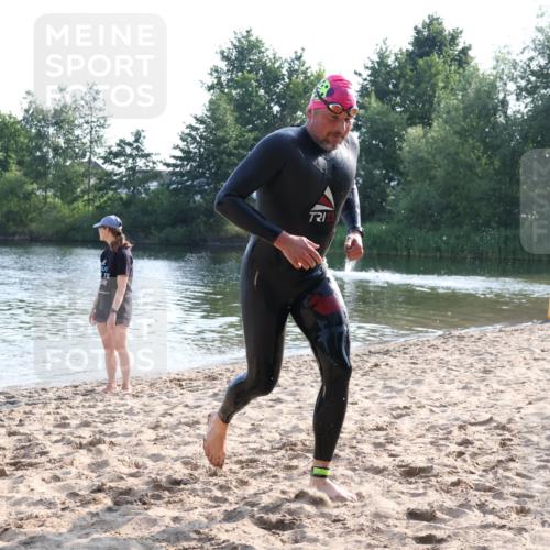15.06.2025 - 27. Vierlanden-Triathlon Lena Gebhardt http://msf.ph/oto/8043454 15.06.2025 08:32:23 Schwimmen 14, 50, 188 meine-sportfotos.de