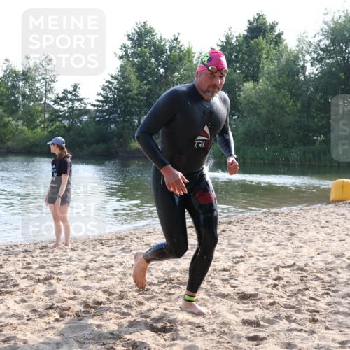 15.06.2025 - 27. Vierlanden-Triathlon Lena Gebhardt http://msf.ph/oto/8043455 15.06.2025 08:32:23 Schwimmen 14, 50, 188 meine-sportfotos.de