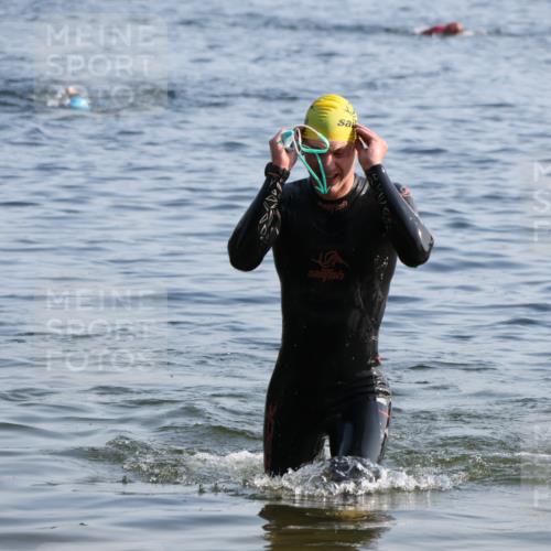 15.06.2025 - 27. Vierlanden-Triathlon Lena Gebhardt http://msf.ph/oto/8043461 15.06.2025 08:32:25 Schwimmen 14, 50, 188 meine-sportfotos.de