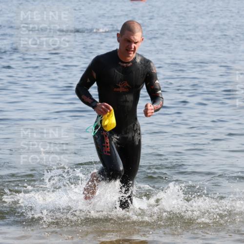 15.06.2025 - 27. Vierlanden-Triathlon Lena Gebhardt http://msf.ph/oto/8043465 15.06.2025 08:32:28 Schwimmen 14, 26, 50, 188 meine-sportfotos.de