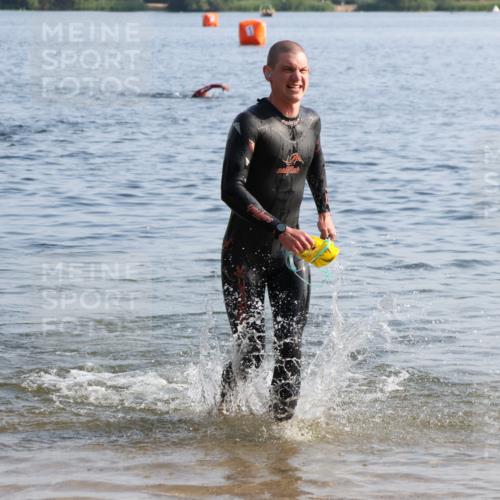 15.06.2025 - 27. Vierlanden-Triathlon Lena Gebhardt http://msf.ph/oto/8043469 15.06.2025 08:32:29 Schwimmen 14, 26, 50, 188 meine-sportfotos.de