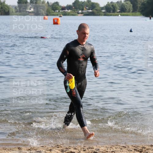 15.06.2025 - 27. Vierlanden-Triathlon Lena Gebhardt http://msf.ph/oto/8043473 15.06.2025 08:32:29 Schwimmen 14, 26, 50, 188 meine-sportfotos.de