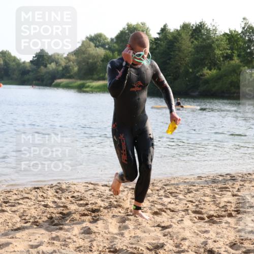 15.06.2025 - 27. Vierlanden-Triathlon Lena Gebhardt http://msf.ph/oto/8043485 15.06.2025 08:32:32 Schwimmen 14, 26, 38 meine-sportfotos.de