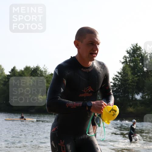 15.06.2025 - 27. Vierlanden-Triathlon Lena Gebhardt http://msf.ph/oto/8043488 15.06.2025 08:32:33 Schwimmen 14, 26, 38 meine-sportfotos.de