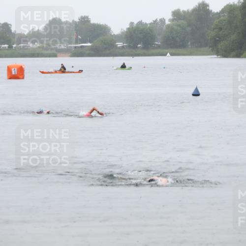21.06.2025 - 27. Vierlanden-Triathlon Lena Gebhardt http://msf.ph/oto/8043490 15.06.2025 14:36:45 Schwimmen  meine-sportfotos.de