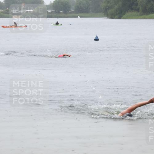 21.06.2025 - 27. Vierlanden-Triathlon Lena Gebhardt http://msf.ph/oto/8043494 15.06.2025 14:36:52 Schwimmen 1324 meine-sportfotos.de
