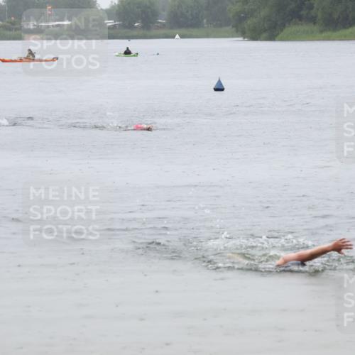 21.06.2025 - 27. Vierlanden-Triathlon Lena Gebhardt http://msf.ph/oto/8043498 15.06.2025 14:36:52 Schwimmen 1324 meine-sportfotos.de
