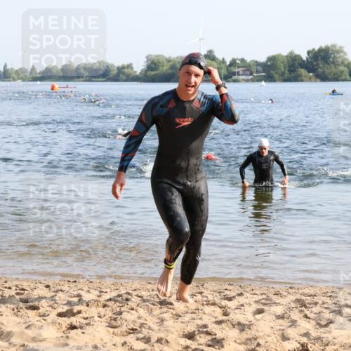 15.06.2025 - 27. Vierlanden-Triathlon Lena Gebhardt http://msf.ph/oto/8043503 15.06.2025 08:32:36 Schwimmen 14, 25, 26, 38 meine-sportfotos.de