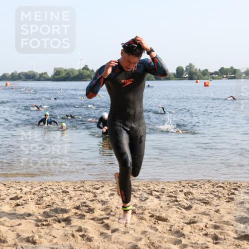 15.06.2025 - 27. Vierlanden-Triathlon Lena Gebhardt http://msf.ph/oto/8043511 15.06.2025 08:32:37 Schwimmen 14, 25, 26, 38, 87 meine-sportfotos.de