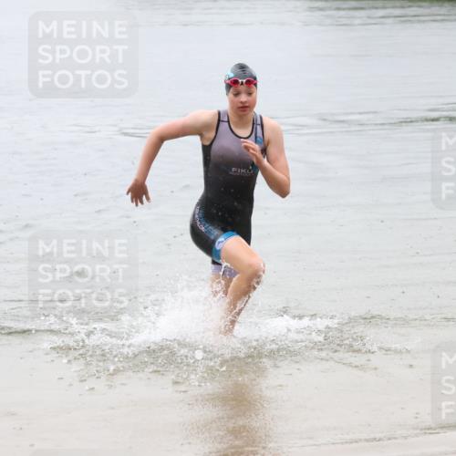 21.06.2025 - 27. Vierlanden-Triathlon Lena Gebhardt http://msf.ph/oto/8043520 15.06.2025 14:36:59 Schwimmen 1324 meine-sportfotos.de
