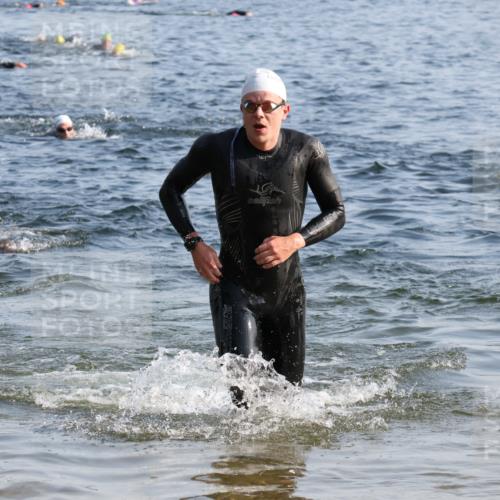 15.06.2025 - 27. Vierlanden-Triathlon Lena Gebhardt http://msf.ph/oto/8043533 15.06.2025 08:32:39 Schwimmen 14, 25, 26, 38, 87 meine-sportfotos.de