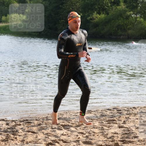 15.06.2025 - 27. Vierlanden-Triathlon Lena Gebhardt http://msf.ph/oto/8043579 15.06.2025 08:32:45 Schwimmen 8, 25, 26, 38, 41, 60, 87 meine-sportfotos.de
