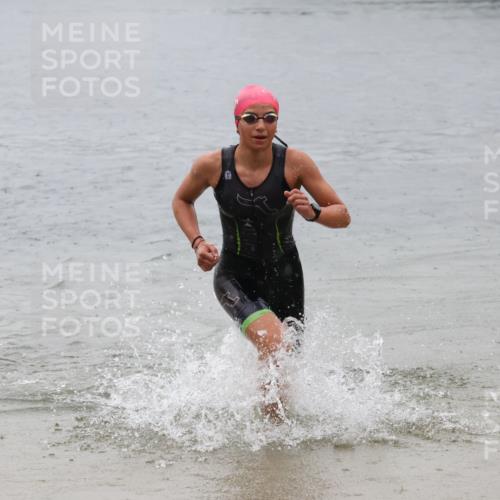 21.06.2025 - 27. Vierlanden-Triathlon Lena Gebhardt http://msf.ph/oto/8043589 15.06.2025 14:37:26 Schwimmen 1328, 1343 meine-sportfotos.de
