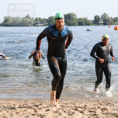 15.06.2025 - 27. Vierlanden-Triathlon Lena Gebhardt http://msf.ph/oto/8043602 15.06.2025 08:32:47 Schwimmen 8, 25, 38, 41, 60, 87 meine-sportfotos.de