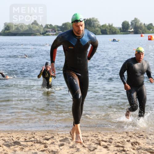 15.06.2025 - 27. Vierlanden-Triathlon Lena Gebhardt http://msf.ph/oto/8043606 15.06.2025 08:32:47 Schwimmen 8, 25, 38, 41, 60, 87 meine-sportfotos.de