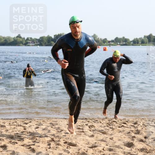 15.06.2025 - 27. Vierlanden-Triathlon Lena Gebhardt http://msf.ph/oto/8043613 15.06.2025 08:32:48 Schwimmen 8, 25, 38, 41, 60, 87 meine-sportfotos.de