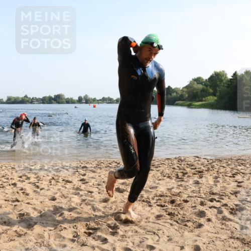 15.06.2025 - 27. Vierlanden-Triathlon Lena Gebhardt http://msf.ph/oto/8043621 15.06.2025 08:32:49 Schwimmen 8, 25, 38, 41, 60, 87 meine-sportfotos.de