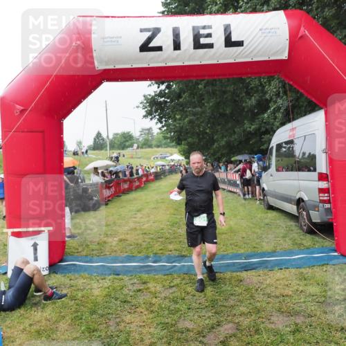21.06.2025 - 27. Vierlanden-Triathlon MichiJ http://msf.ph/oto/8043627 15.06.2026 13:43:19 Ziel 801 meine-sportfotos.de