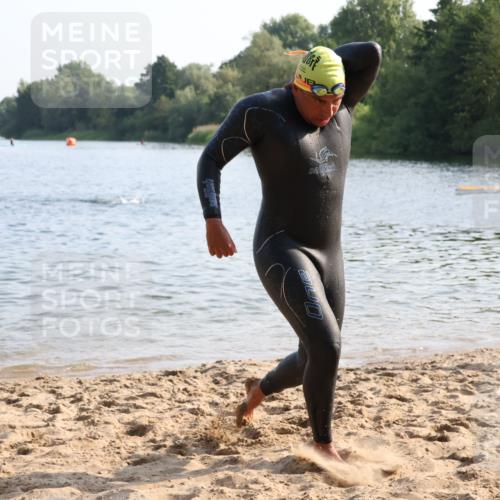 15.06.2025 - 27. Vierlanden-Triathlon Lena Gebhardt http://msf.ph/oto/8043635 15.06.2025 08:32:50 Schwimmen 8, 25, 38, 41, 60, 87 meine-sportfotos.de