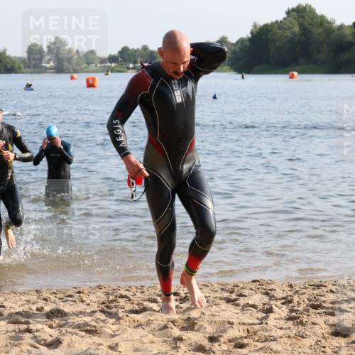 15.06.2025 - 27. Vierlanden-Triathlon Lena Gebhardt http://msf.ph/oto/8043646 15.06.2025 08:32:52 Schwimmen 8, 25, 38, 41, 60, 87, 185, 234 meine-sportfotos.de