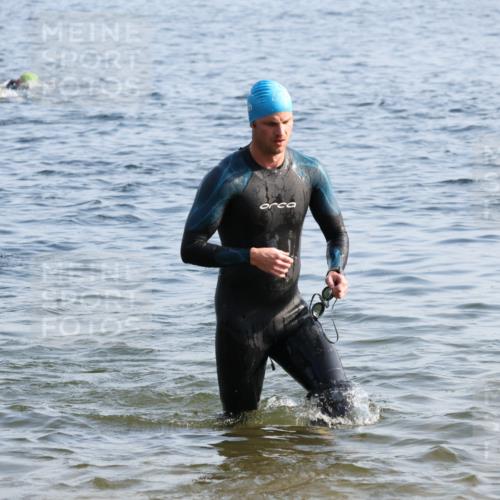 15.06.2025 - 27. Vierlanden-Triathlon Lena Gebhardt http://msf.ph/oto/8043681 15.06.2025 08:32:55 Schwimmen 8, 36, 41, 60, 87, 185, 234 meine-sportfotos.de