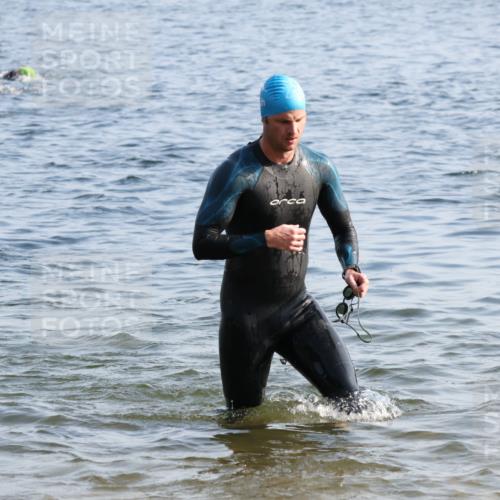 15.06.2025 - 27. Vierlanden-Triathlon Lena Gebhardt http://msf.ph/oto/8043685 15.06.2025 08:32:55 Schwimmen 8, 36, 41, 60, 87, 185, 234 meine-sportfotos.de