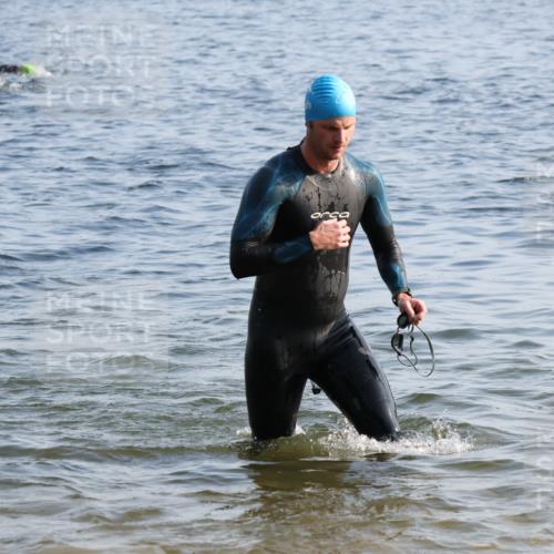 15.06.2025 - 27. Vierlanden-Triathlon Lena Gebhardt http://msf.ph/oto/8043689 15.06.2025 08:32:55 Schwimmen 8, 36, 41, 60, 87, 185, 234 meine-sportfotos.de