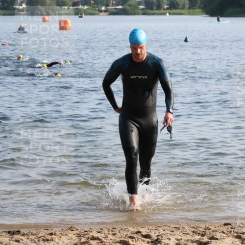 15.06.2025 - 27. Vierlanden-Triathlon Lena Gebhardt http://msf.ph/oto/8043718 15.06.2025 08:32:59 Schwimmen 8, 15, 36, 41, 60, 185, 234 meine-sportfotos.de