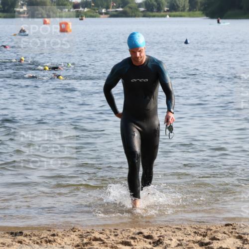 15.06.2025 - 27. Vierlanden-Triathlon Lena Gebhardt http://msf.ph/oto/8043721 15.06.2025 08:32:59 Schwimmen 8, 15, 36, 41, 60, 185, 234 meine-sportfotos.de