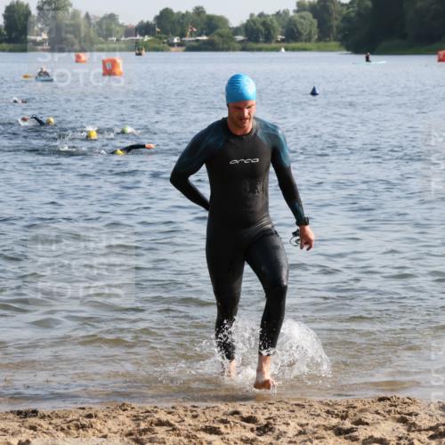 15.06.2025 - 27. Vierlanden-Triathlon Lena Gebhardt http://msf.ph/oto/8043726 15.06.2025 08:33:00 Schwimmen 8, 15, 36, 41, 60, 185, 234 meine-sportfotos.de