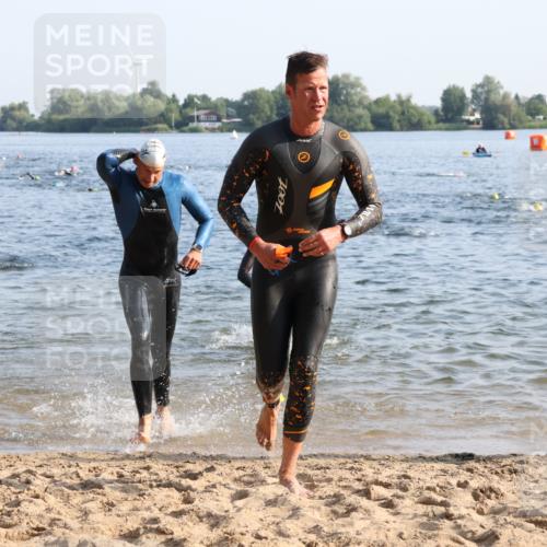 15.06.2025 - 27. Vierlanden-Triathlon Lena Gebhardt http://msf.ph/oto/8043734 15.06.2025 08:33:01 Schwimmen 8, 15, 36, 60, 185, 234 meine-sportfotos.de