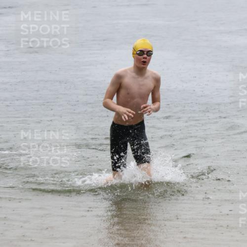 21.06.2025 - 27. Vierlanden-Triathlon Lena Gebhardt http://msf.ph/oto/8043755 15.06.2025 14:37:51 Schwimmen 1323 meine-sportfotos.de