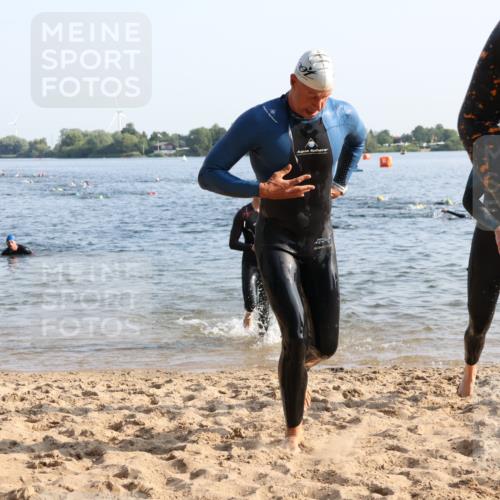 15.06.2025 - 27. Vierlanden-Triathlon Lena Gebhardt http://msf.ph/oto/8043769 15.06.2025 08:33:03 Schwimmen 8, 15, 36, 185, 234 meine-sportfotos.de