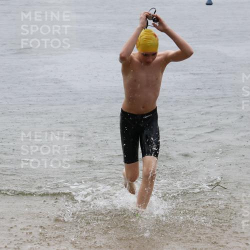 21.06.2025 - 27. Vierlanden-Triathlon Lena Gebhardt http://msf.ph/oto/8043771 15.06.2025 14:37:52 Schwimmen 1323 meine-sportfotos.de