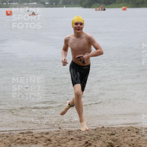 21.06.2025 - 27. Vierlanden-Triathlon Lena Gebhardt http://msf.ph/oto/8043778 15.06.2025 14:37:53 Schwimmen 1323 meine-sportfotos.de