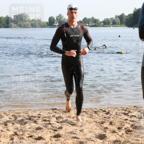 15.06.2025 - 27. Vierlanden-Triathlon Lena Gebhardt http://msf.ph/oto/8043788 15.06.2025 08:33:05 Schwimmen 15, 36, 185, 234 meine-sportfotos.de