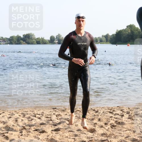 15.06.2025 - 27. Vierlanden-Triathlon Lena Gebhardt http://msf.ph/oto/8043795 15.06.2025 08:33:06 Schwimmen 15, 36, 61, 185, 234 meine-sportfotos.de