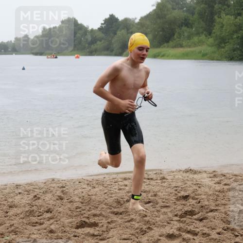 21.06.2025 - 27. Vierlanden-Triathlon Lena Gebhardt http://msf.ph/oto/8043797 15.06.2025 14:37:54 Schwimmen 1323 meine-sportfotos.de